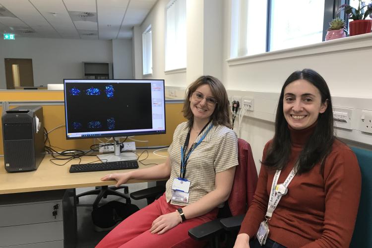 Luiza-Simona Damoc (left) with her supervisor Prof. Adriana Tavares