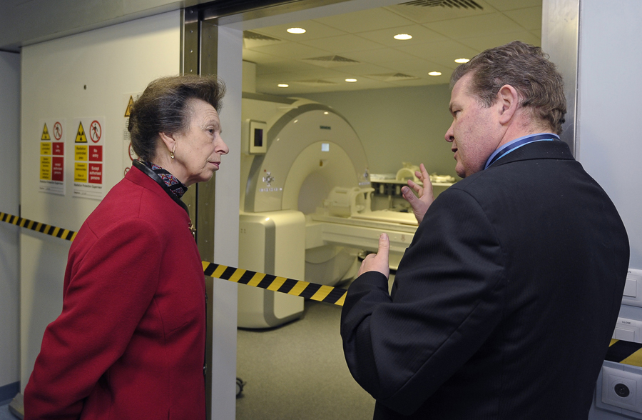 Prof Edwin van Beek explaining to Princess Anne, the research potential of the Edinburgh Imaging Facility QMRI.